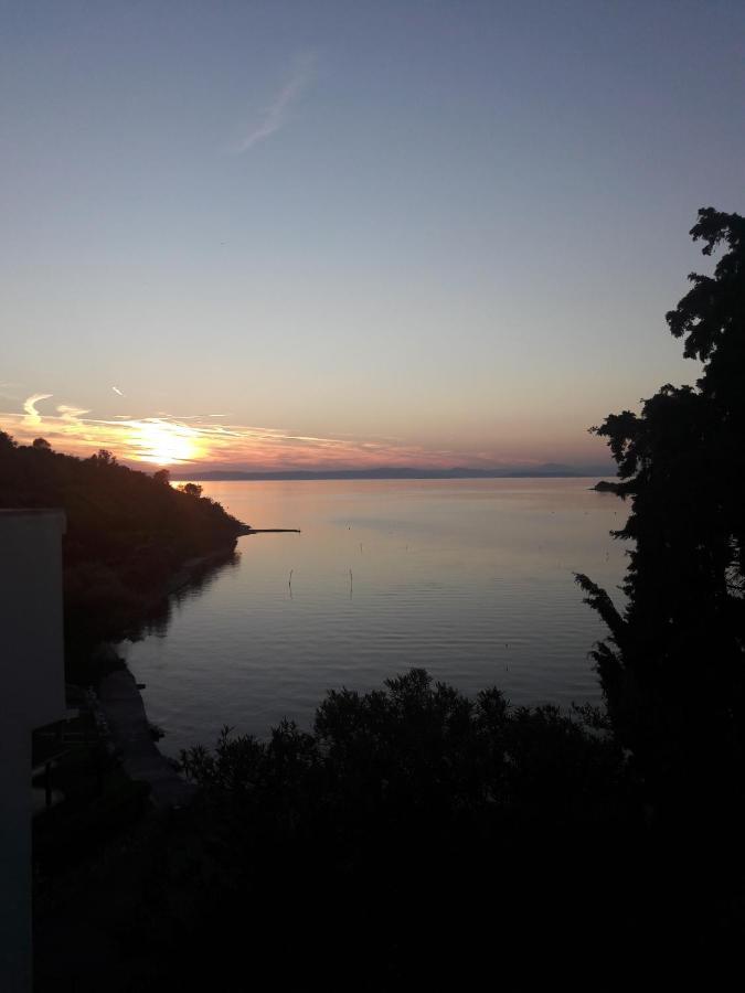 Apartment Riko - Accomodation "With" The Adriatic Sea Kampor Luaran gambar