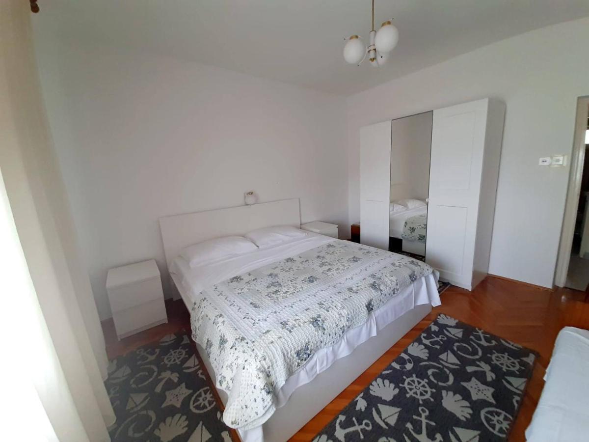 Apartment Riko - Accomodation "With" The Adriatic Sea Kampor Luaran gambar